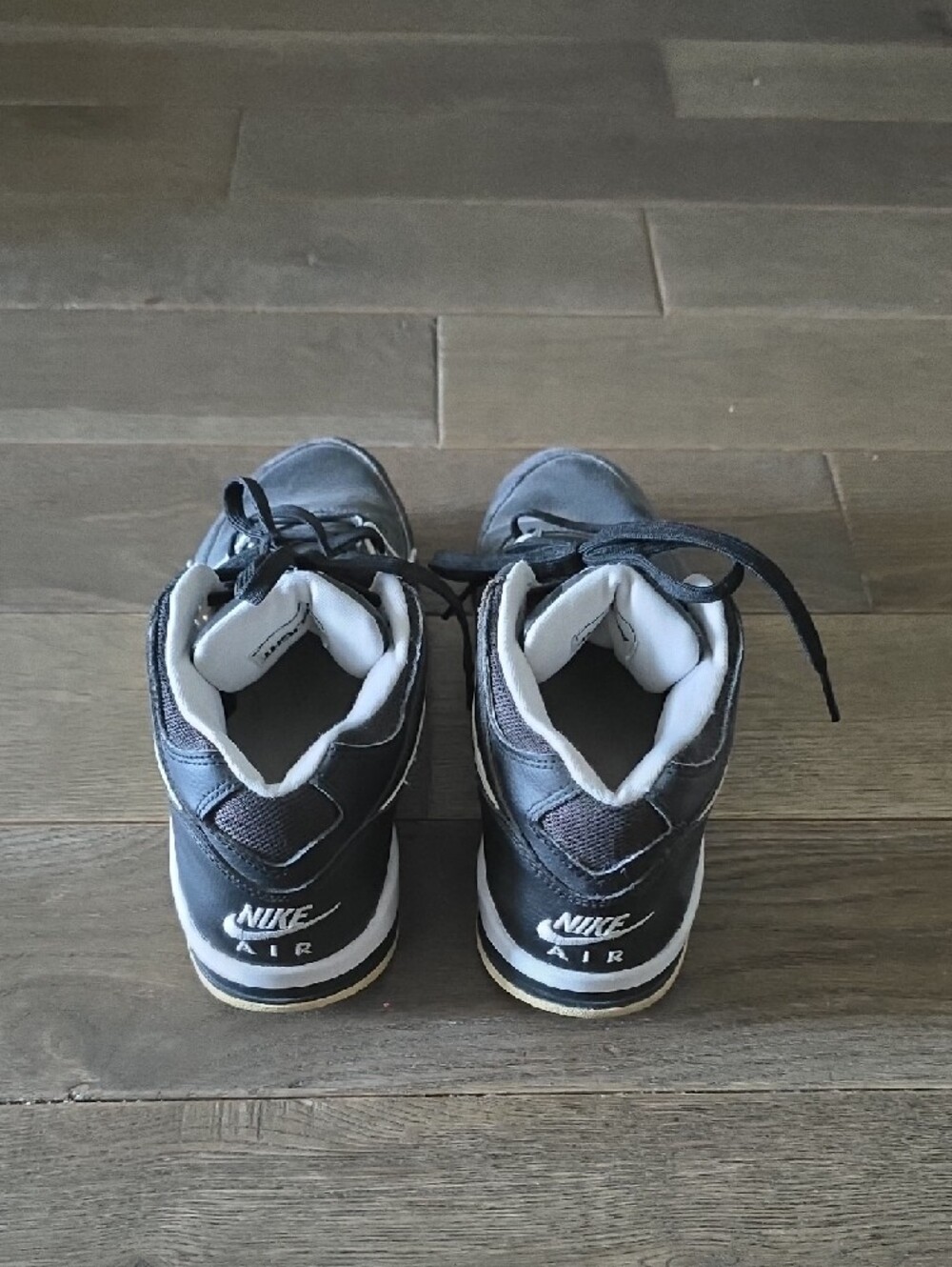 Nike Men’s Black and White Mid-Top Sneakers AIR FLIGHT 89 - Picture 2 of 4